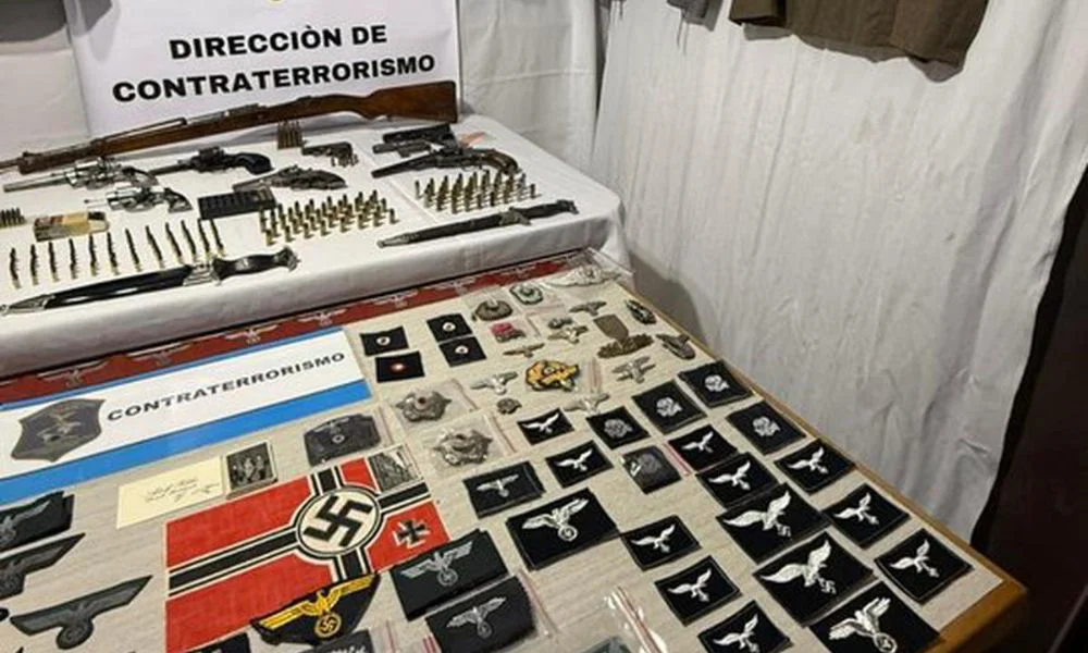 Allanamiento por uniformes nazis en Marketplace. Foto Cadena 3