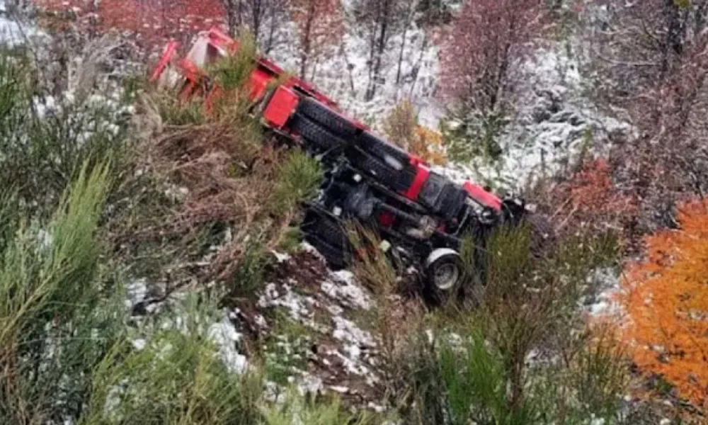 Vuelco de camión de Vialidad en la Ruta 40