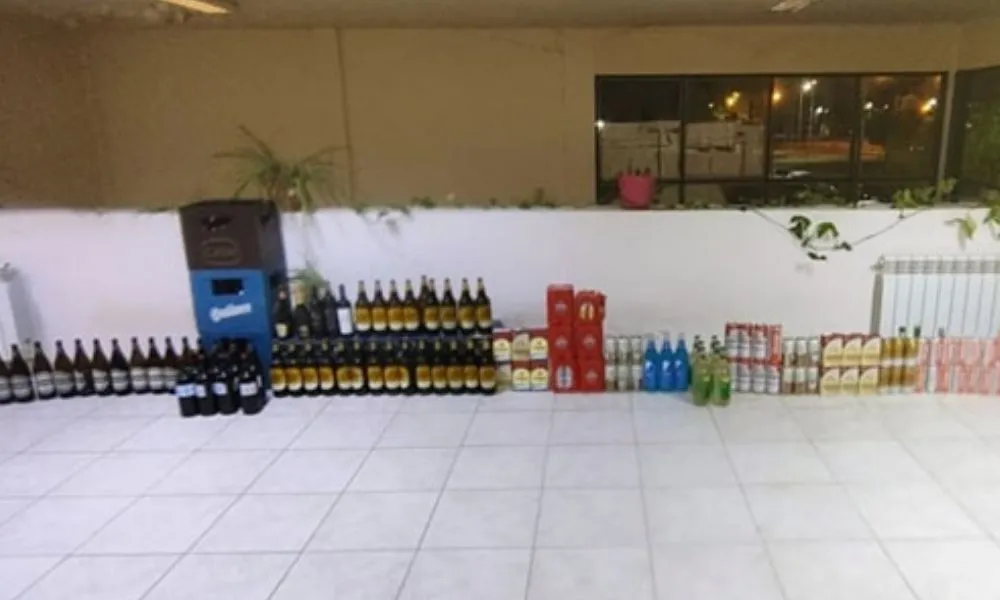 Alcohol secuestrado por la policía en Trelew