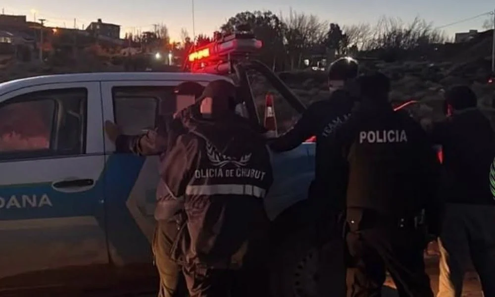 Hombres robando cable fueron detenidos