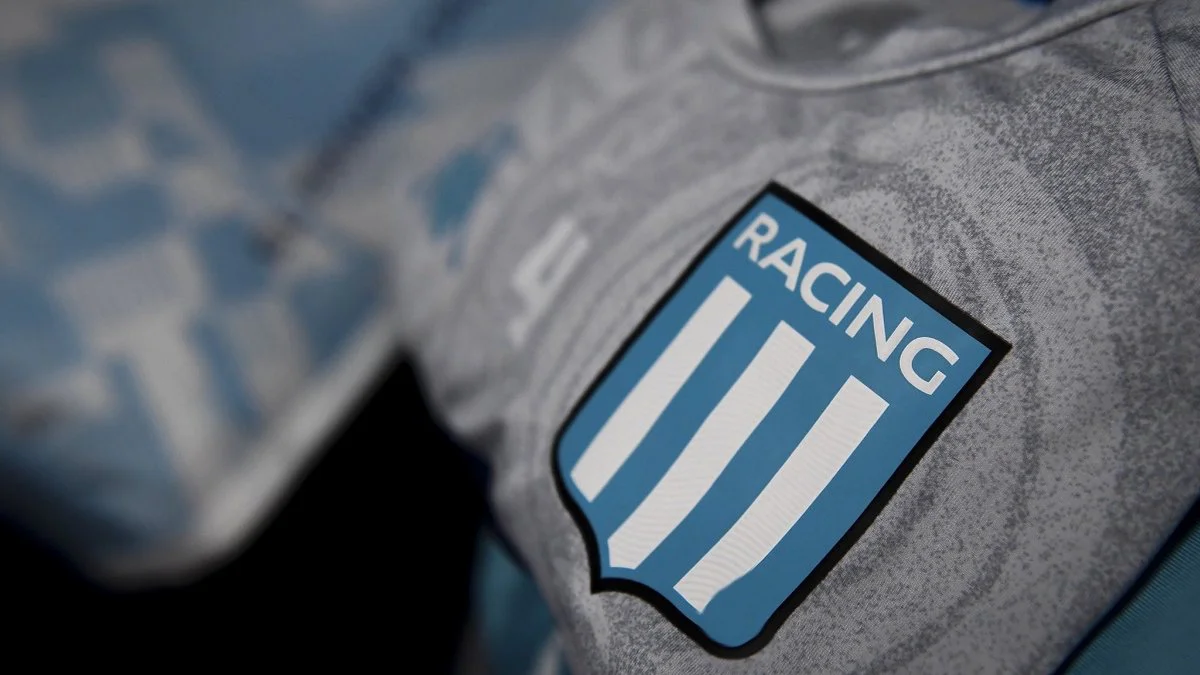 Escudo de Racing. Foto X @RacingClub