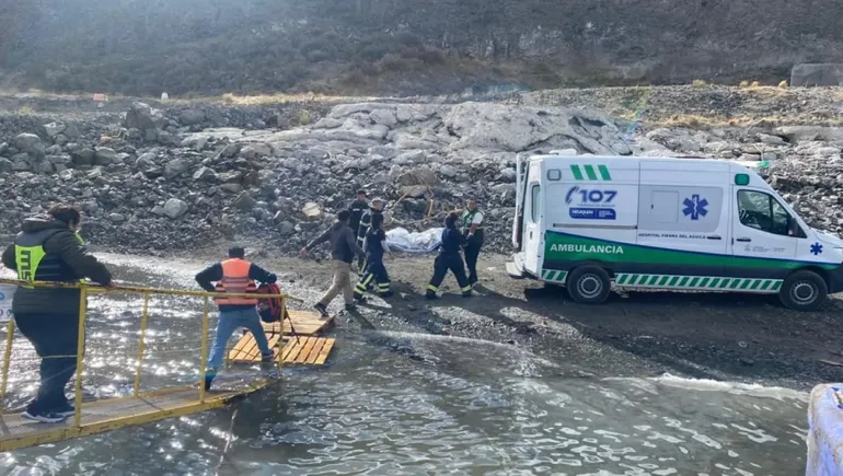 Rescate de la joven que se accidentó en el embalse Piedra del Águila