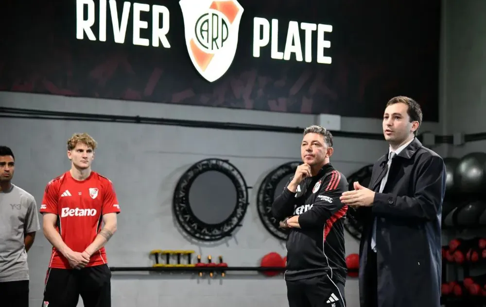 Stefano Di Carlo visitó el River Camp en Ezeiza