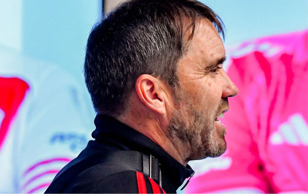 Eduardo Coudet prepara un equipo alternativo en el Monumental.