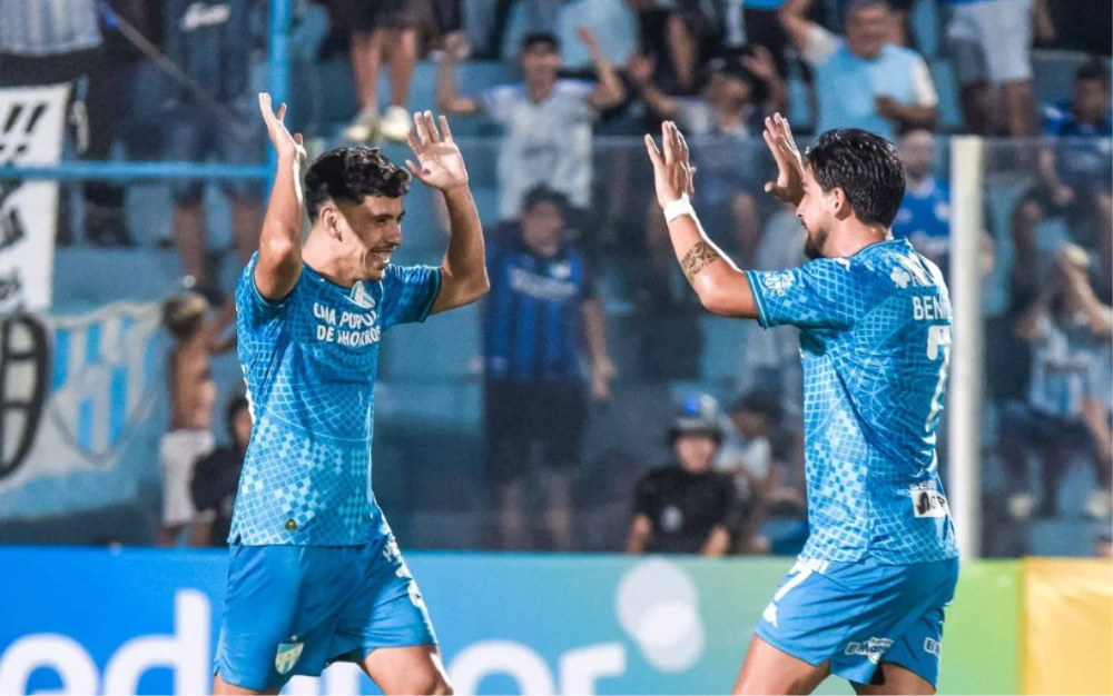 El Decano firmó un 4-0 contundente en el Monumental José Fierro.