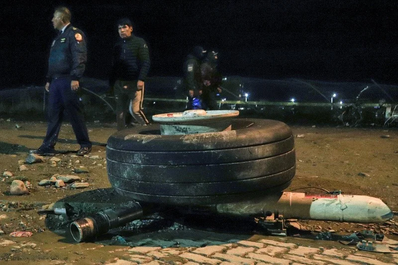 Un avión militar se salió de pista en El Alto y dejó al menos 15 muertos.