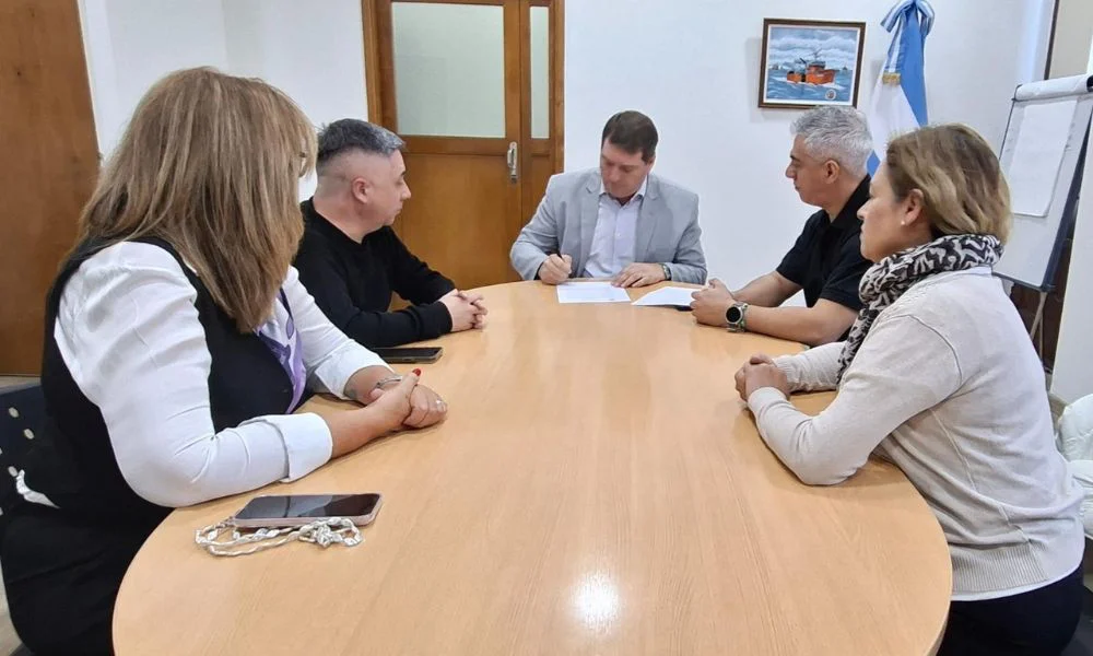 Firmas para un futuro complejo deportivo