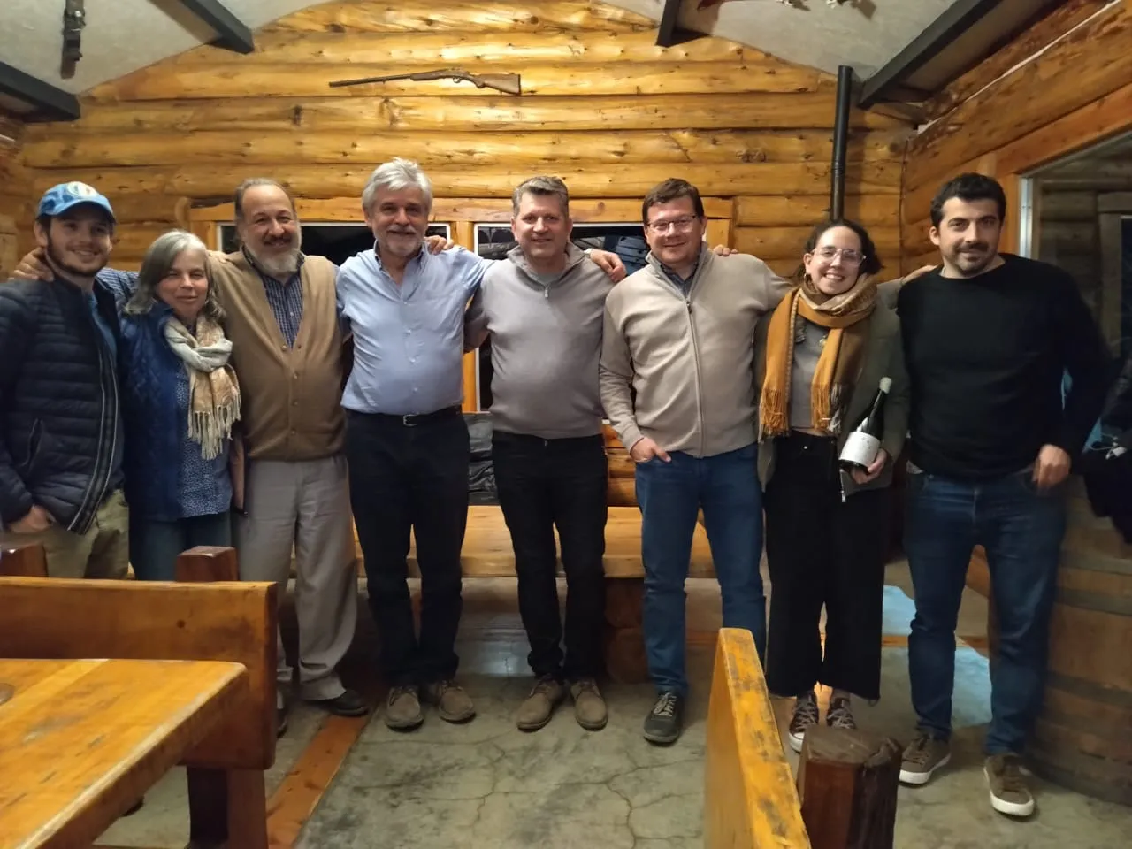 Daniel Filmus junto a productores de la meseta.