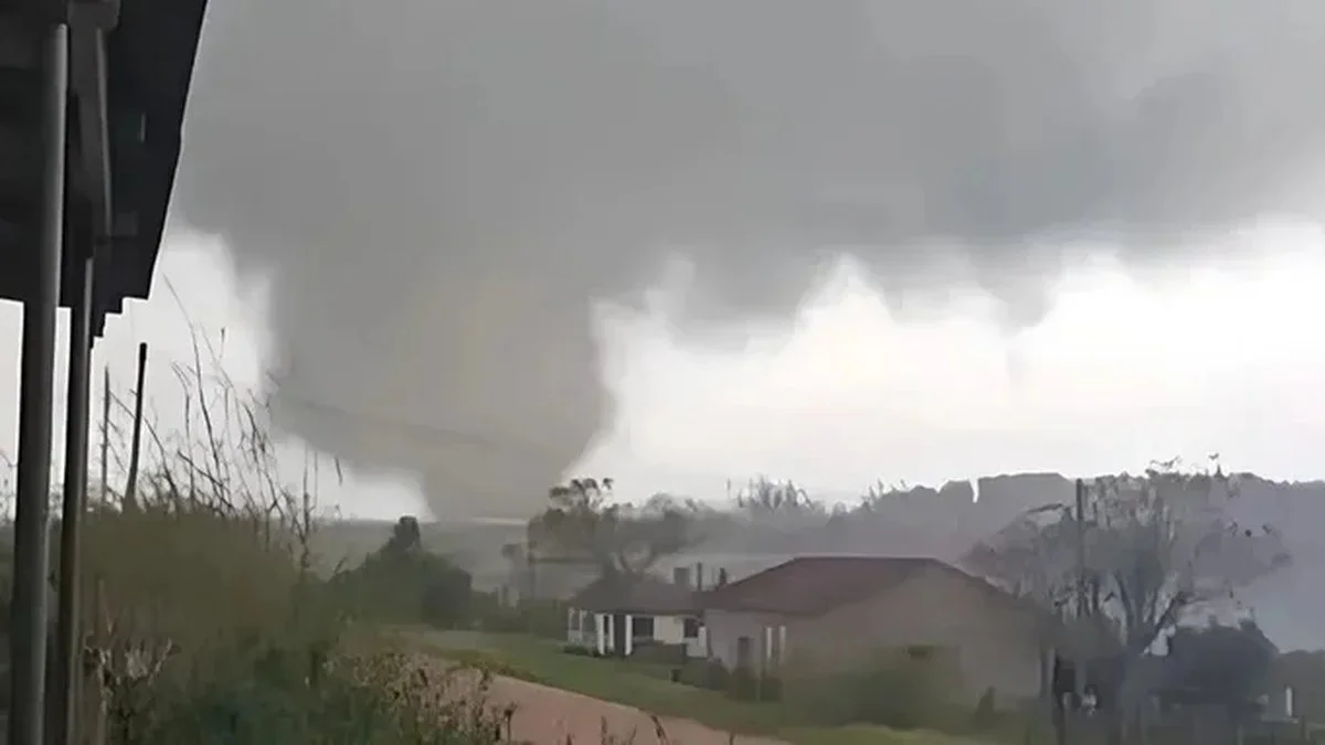Un temporal con tornado en el sur de Brasil
