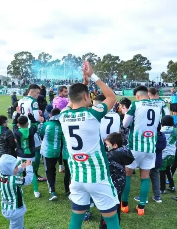 EL VERDE RECIBE A SANSINENA