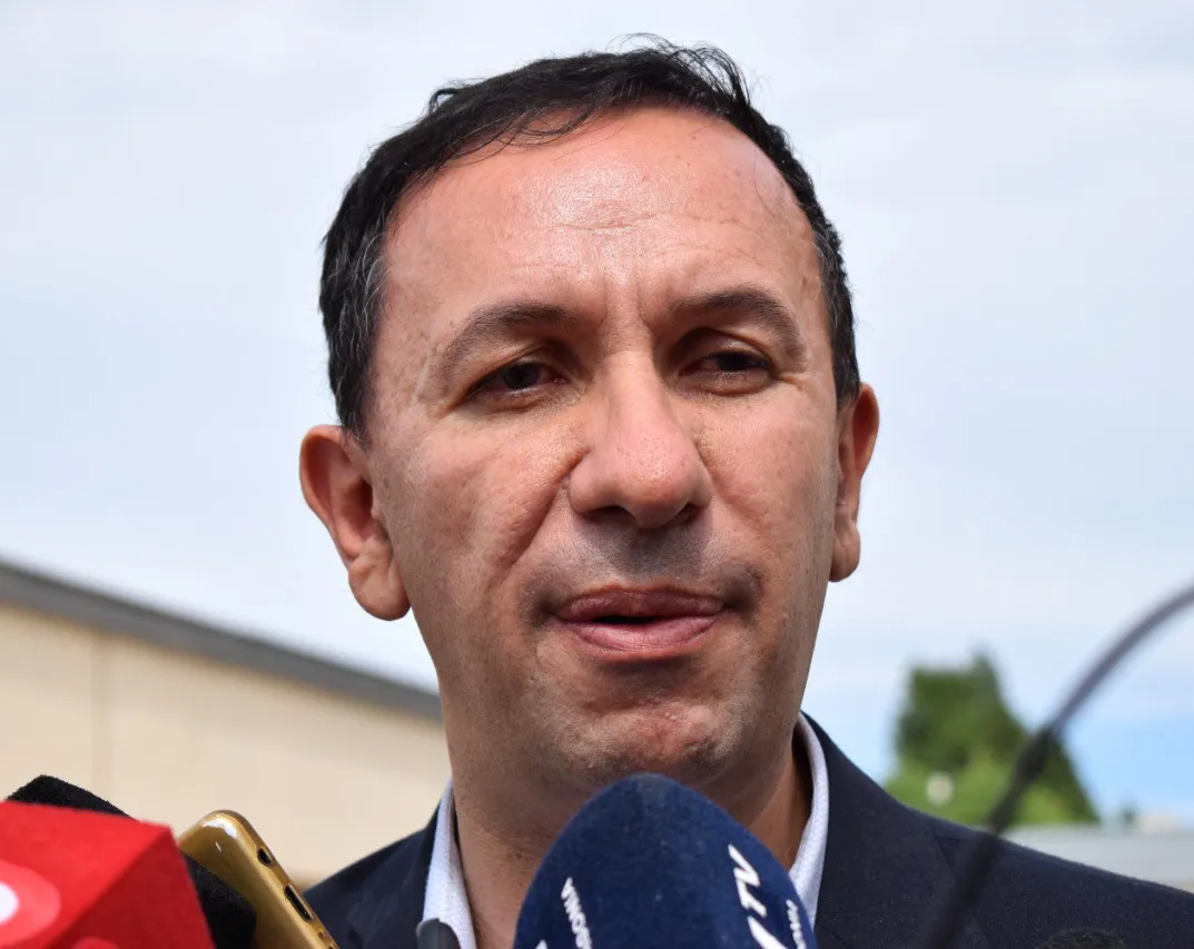 MADERNA-NO-SE-HABLA-CON-ARCIONI