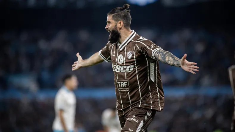 Sorpresa en Avellaneda Platense le ganó 1-0 a Racing y lo eliminó del Torneo Apertura.