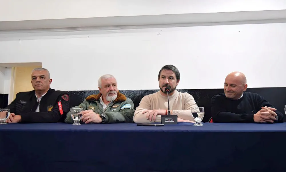 Gerardo Merino en el Aeroclub de Trelew