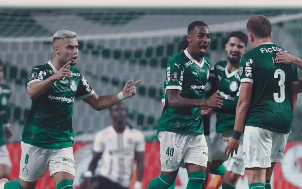 El equipo de Abel Ferreira aplastó 4-0 a Liga de Quito y alcanzó la final de la Copa Libertadores