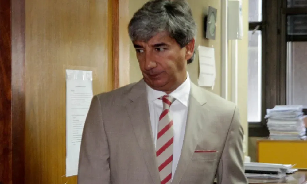  ex juez Walter Bento.