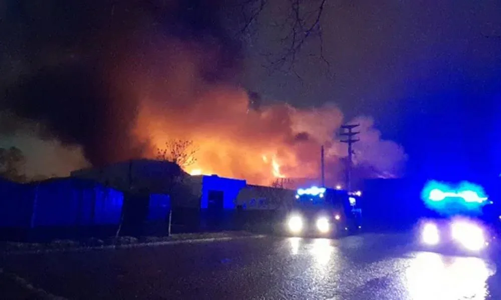 Incendio del depósito de La Anónima en Cipolletti. Foto Antonio Spagnuolo / LM Cipolletti