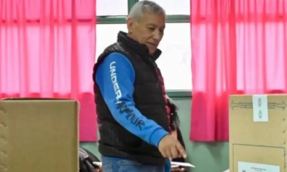 Alfredo Béliz votando