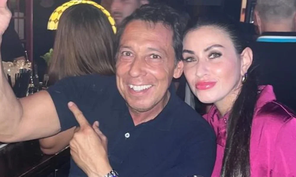 La abogada hizo pública su decisión luego de que se viralizara un registro en el que el hombre realiza gestos racistas.