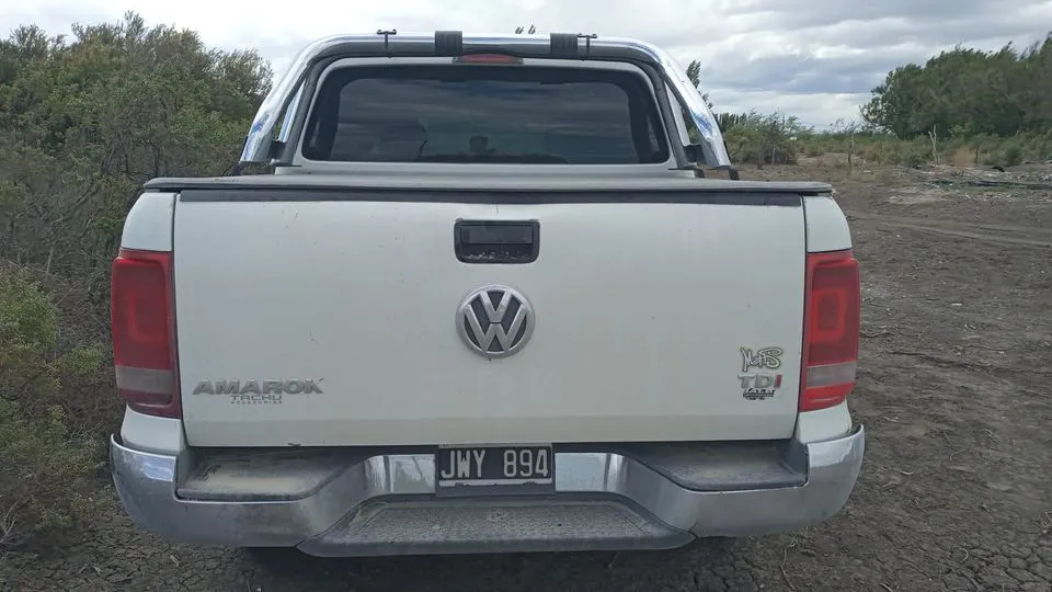 Camioneta VW Amarok utilizada por los delincuentes.