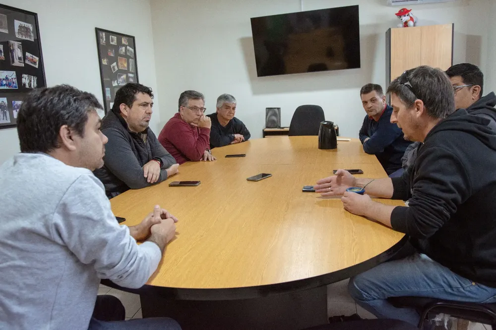 Municipio junto a representantes de Bomberos Voluntarios y de la Provincia