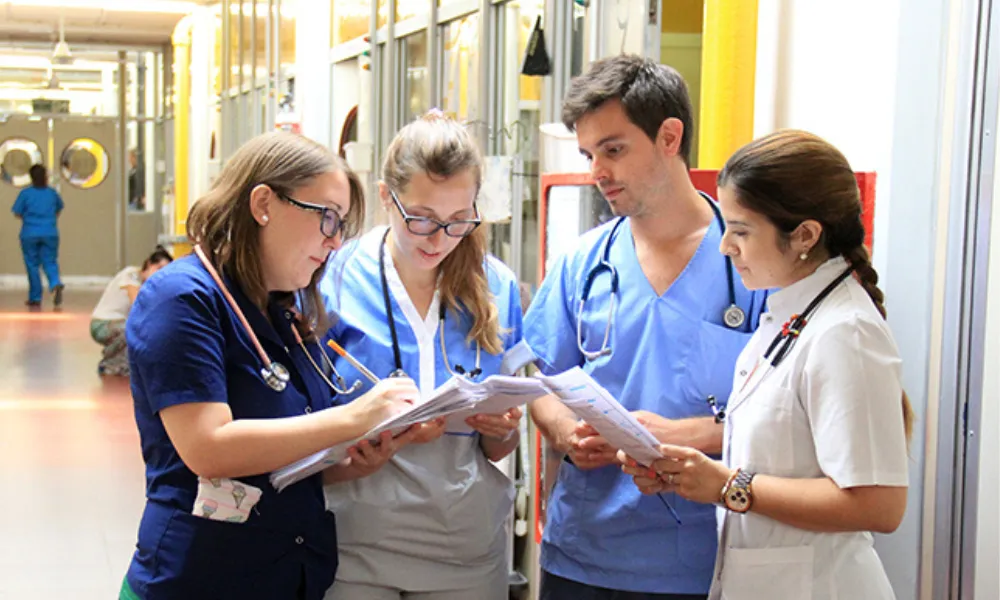 Médicos residentes