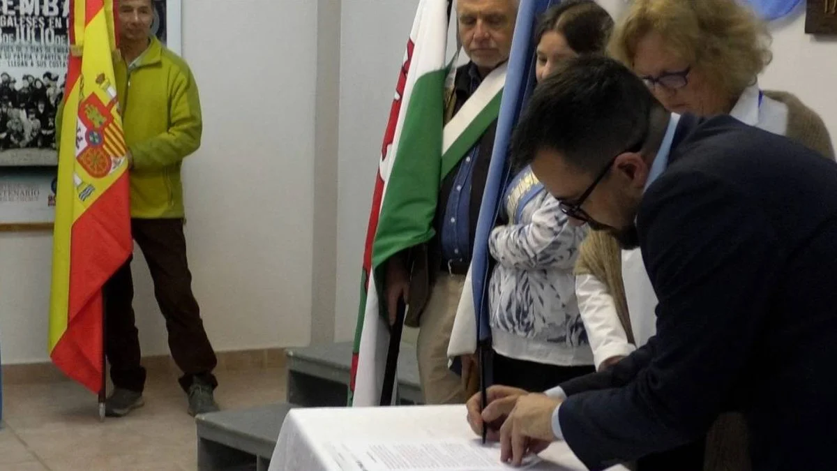 Firma de convenio con Asociación Galesa de Esquel