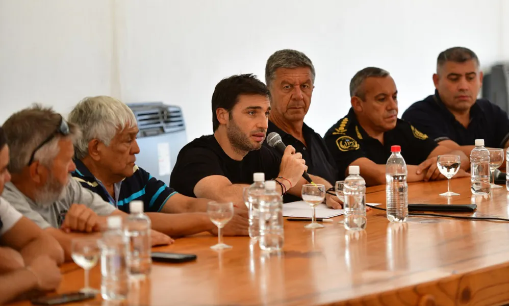 conferencia de prensa Torres en El Maitén