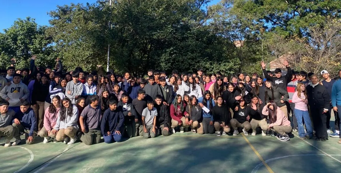 Alumnos de la Escuela Media Gobernador Piedrabuena de Tucumán