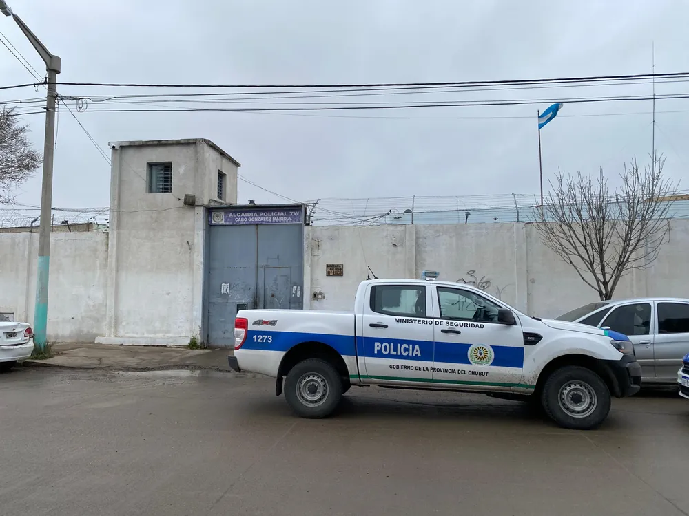 Allanamiento en la alcaidía de Trelew (Foto: Canal12 web)
