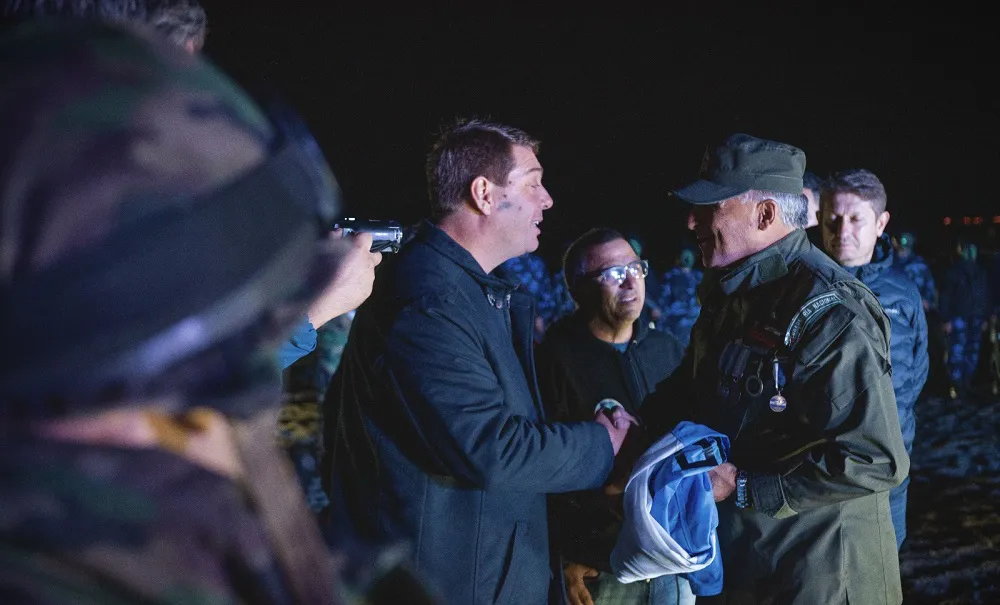 Biss junto a veteranos