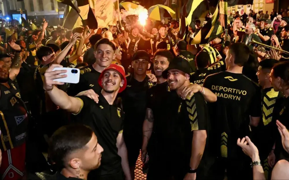 Los hinchas de Deportivo Madryn se hicieron sentir en Buenos Aires
