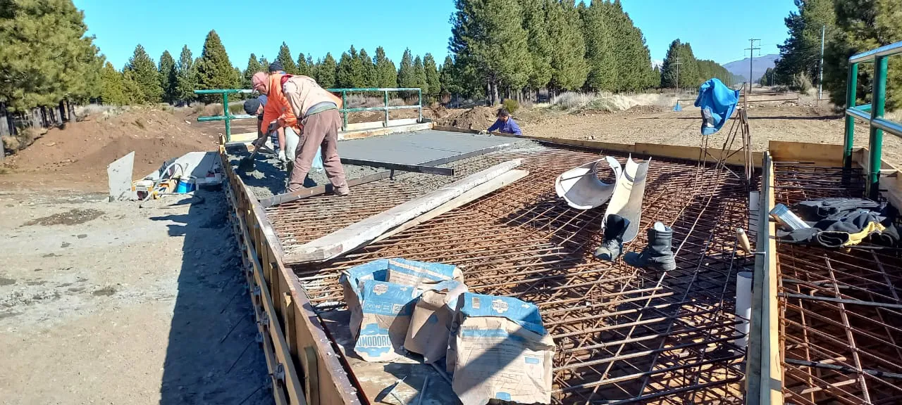 Avanza la obra del puente en El Maiten