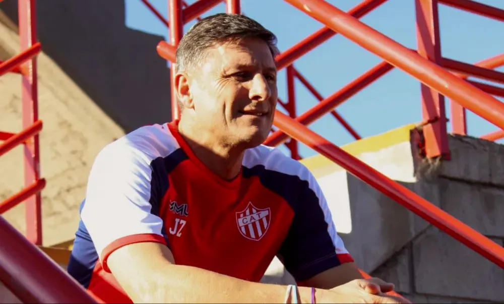 El Pupi estuvo en Remedios de Escalada y presentó la indumentaria