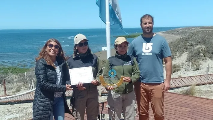Entrega de certificado y placas de reconocimiento