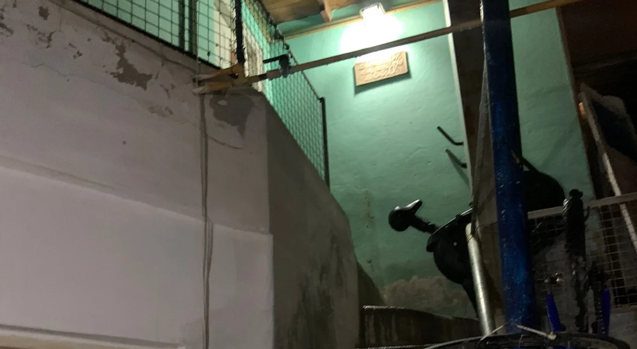 El elíptico dejado en la escalera de la vivienda