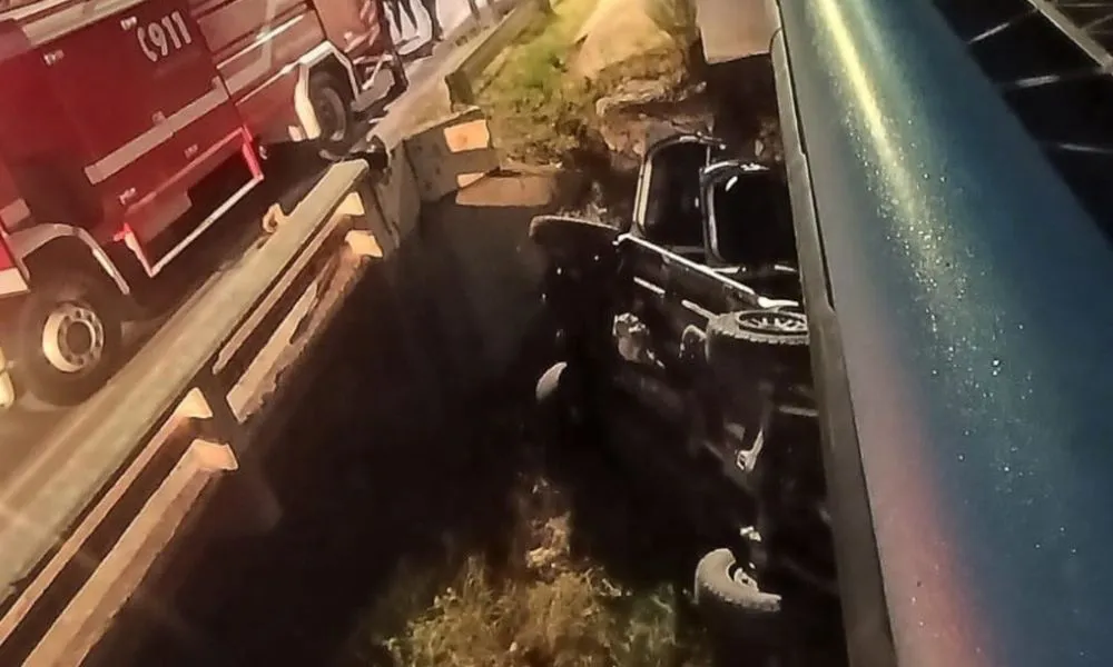 Madre e hija chocaron contra un puente y murieron.