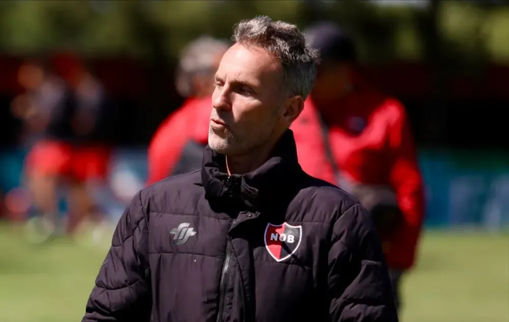 Lucas Bernardi debutará como entrenador en el partido ante Unión