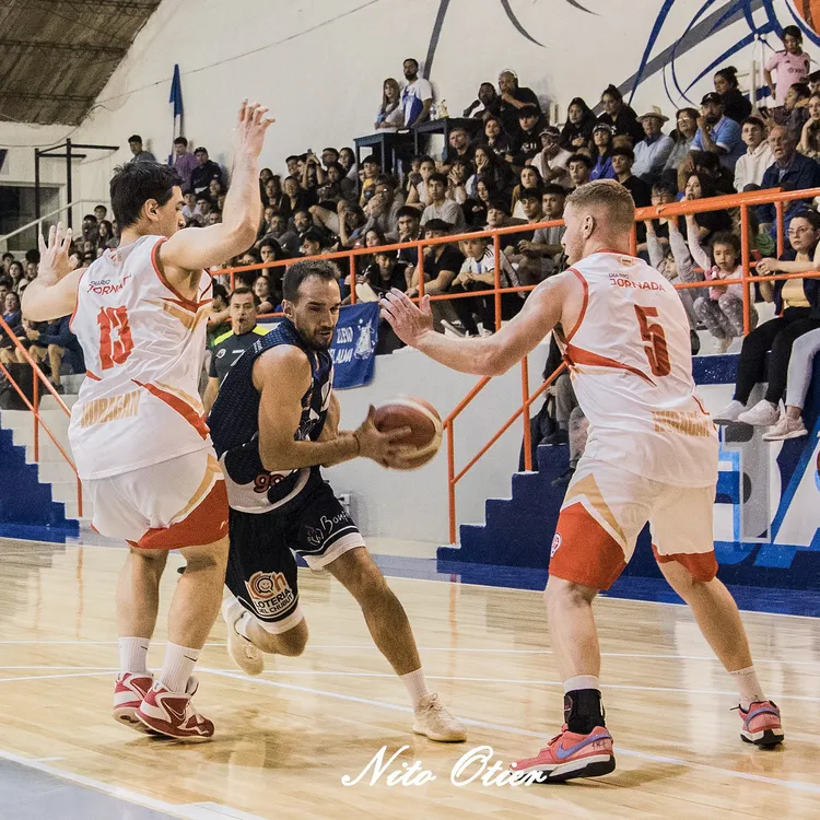 HURACÁN SE LLEVÓ EL PRIMER JUEGO EN MADRYN