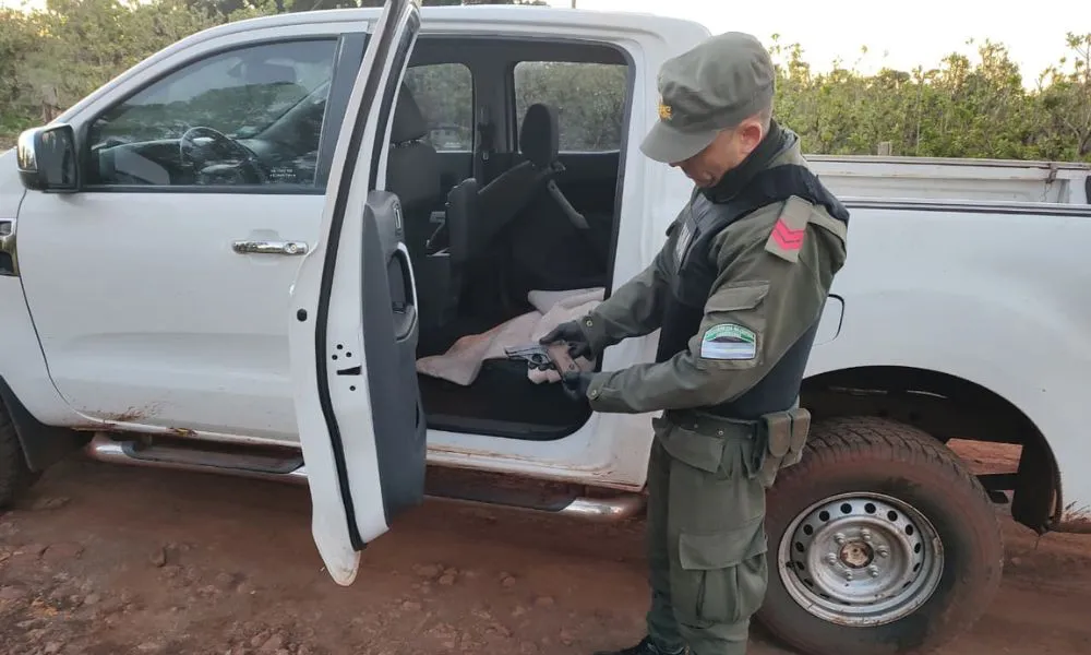 incautan más de 84 kilos de marihuana y armas en un operativo