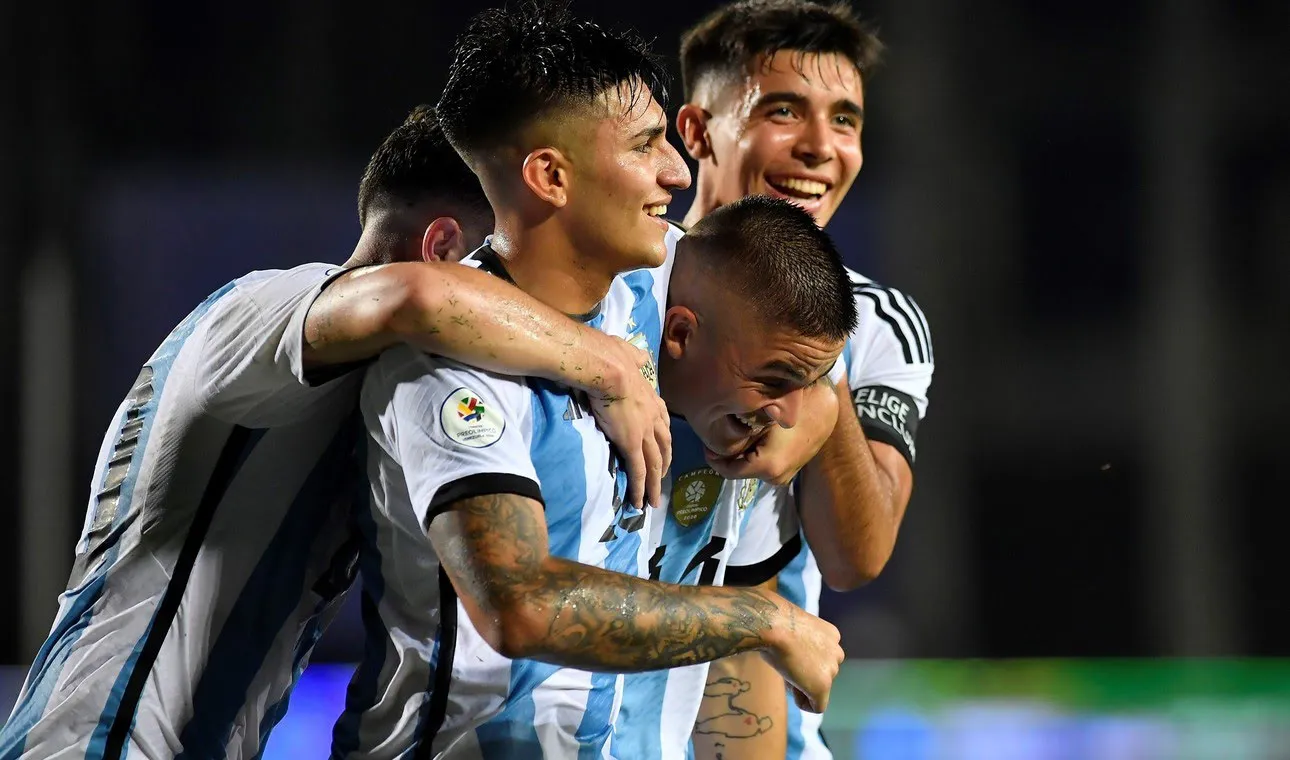 ARGENTINA GOLEÓ A CHILE Y JUGARÁ LA FASE FINAL