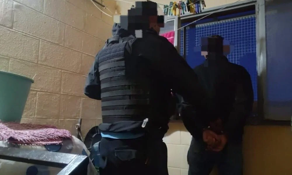 hombre detenido en el barrio 630
