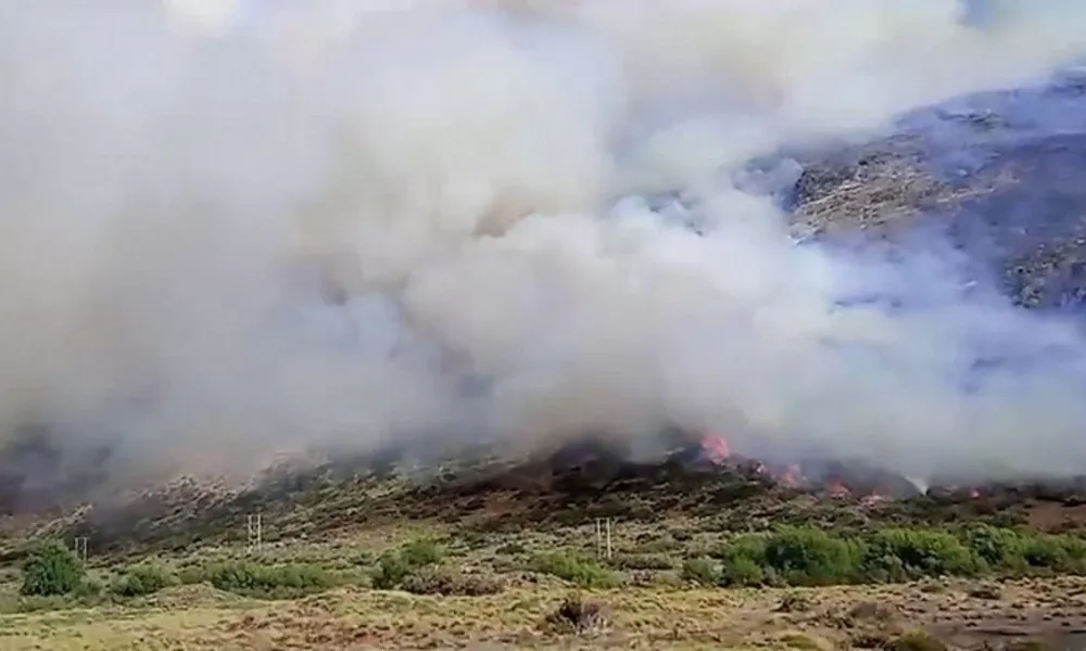 Incendio en el Cajón de Hualcupen_