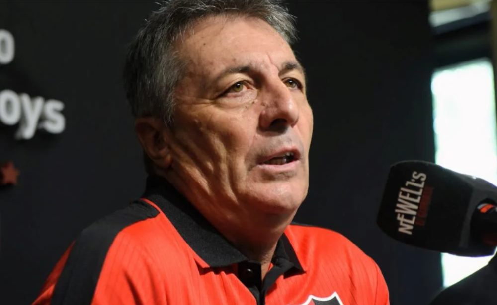 El técnico habló con bronca después de la eliminación y expuso límites en el equipo.