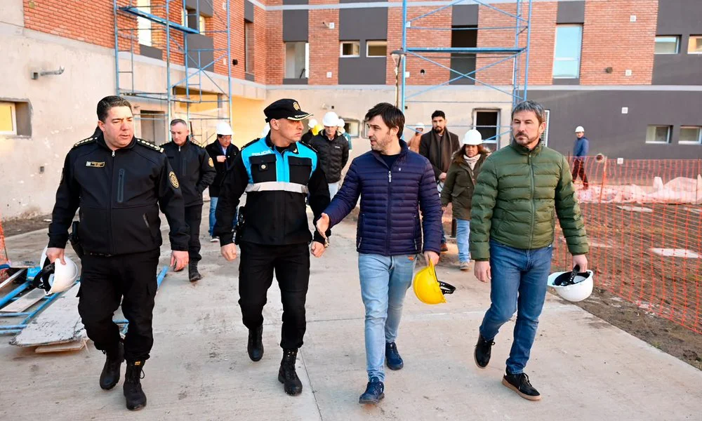 Recorrida del gobernador en Trelew