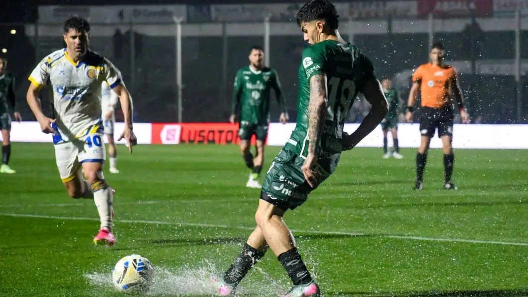 Una intensa tormenta obligó a suspender el encuentro.