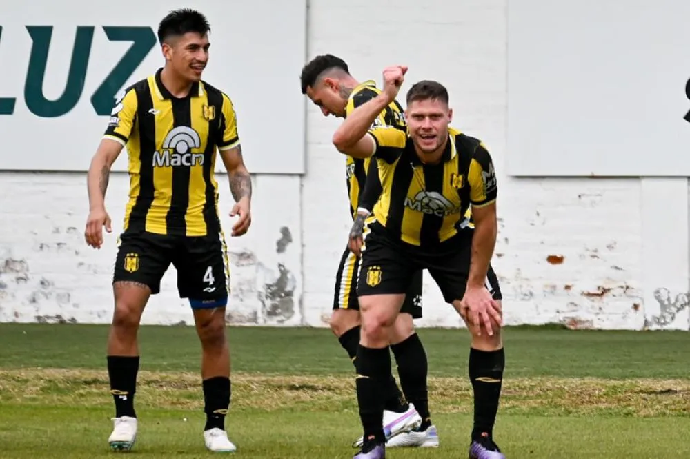 Deportivo Madryn empató 2-2 ante Tristán Suárez.