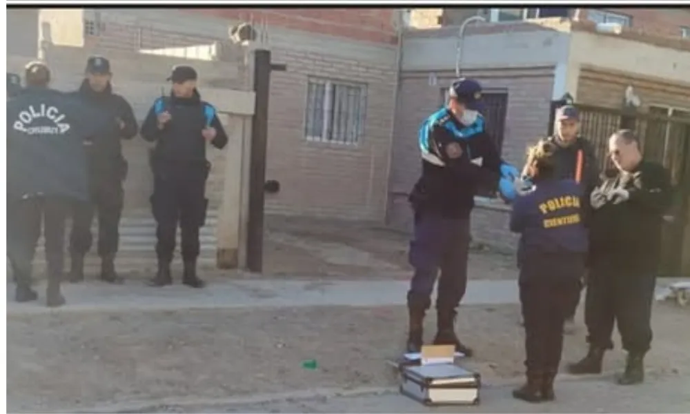 Amenaza con arma de fuego a un vecino