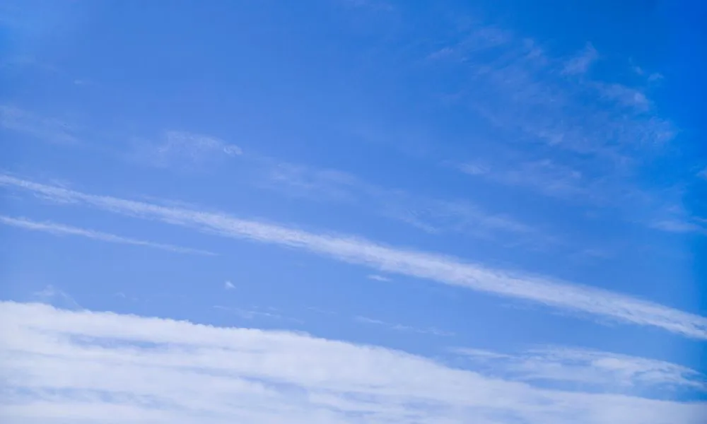 Cielo despejado con viento imagen ilustrativa fuente Freepik