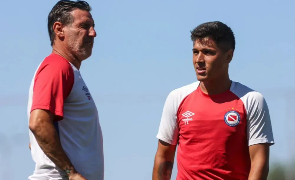 El Bicho recibe a Sarmiento en La Paternal tras el duro golpe por Copa Argentina