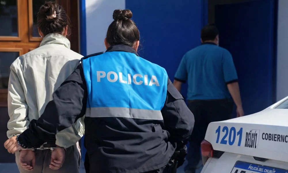 Mujer detenida con pedido de captura vigente en Madryn
